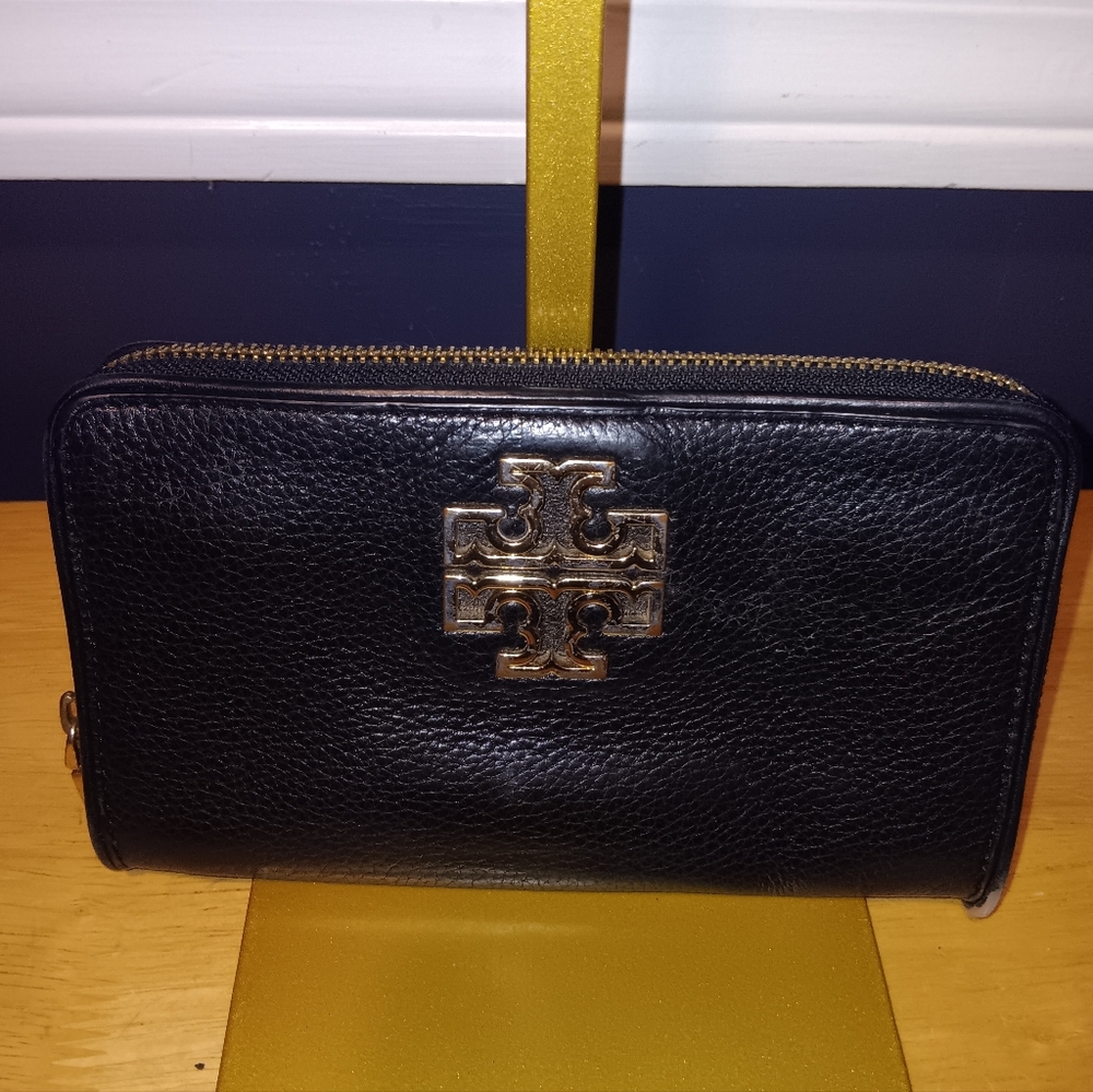 Tory Burch Leather Logo Zip Wallet